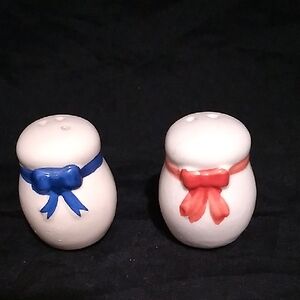 Vintage Ceramic Salt & Pepper Shakers With Red & Blue Bows (S1)